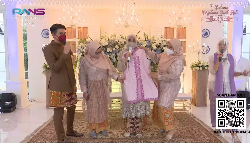 7 bulanan 14 seleb dalam berbagai adat © berbagai sumber