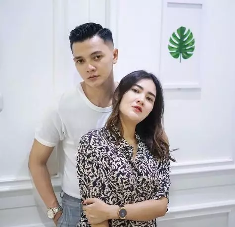 Momen Dory Harsa dampingi Nella © berbagai sumber Momen Dory Harsa dampingi Nella © berbagai sumber