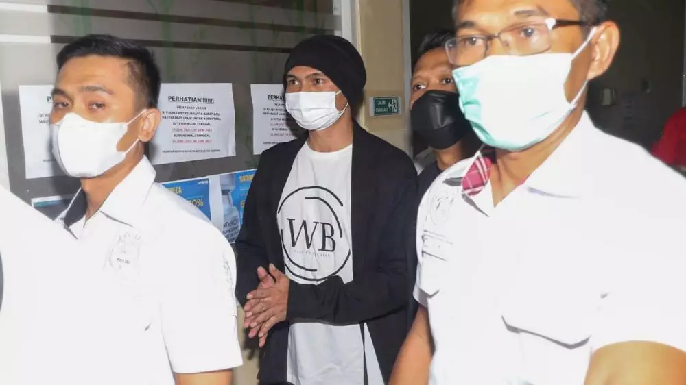 anji jadi tersangka kasus ganja berbagai sumber