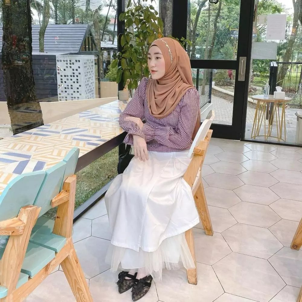 pemasukan Larissa Chou © berbagai sumber pemasukan Larissa Chou © berbagai sumber