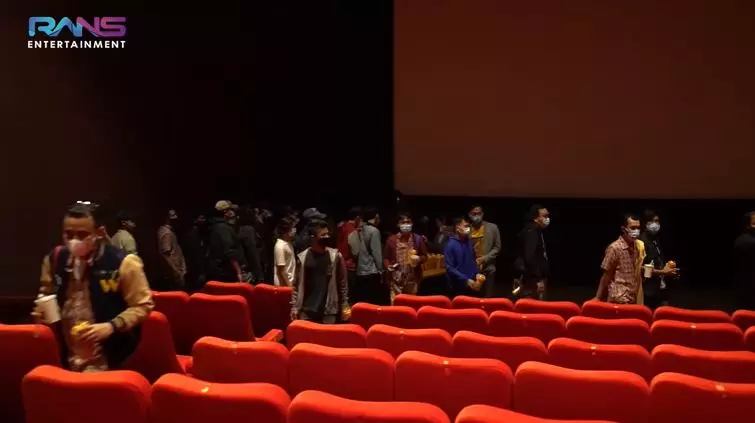 Nagita sewa bioskop © YouTube