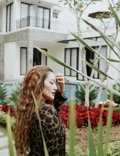 Gaya liburan Siti Badriah selama di Bali Instagram/@sitibadriahh