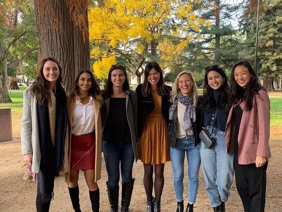 Maudy Ayunda dan teman di Amerika © Instagram