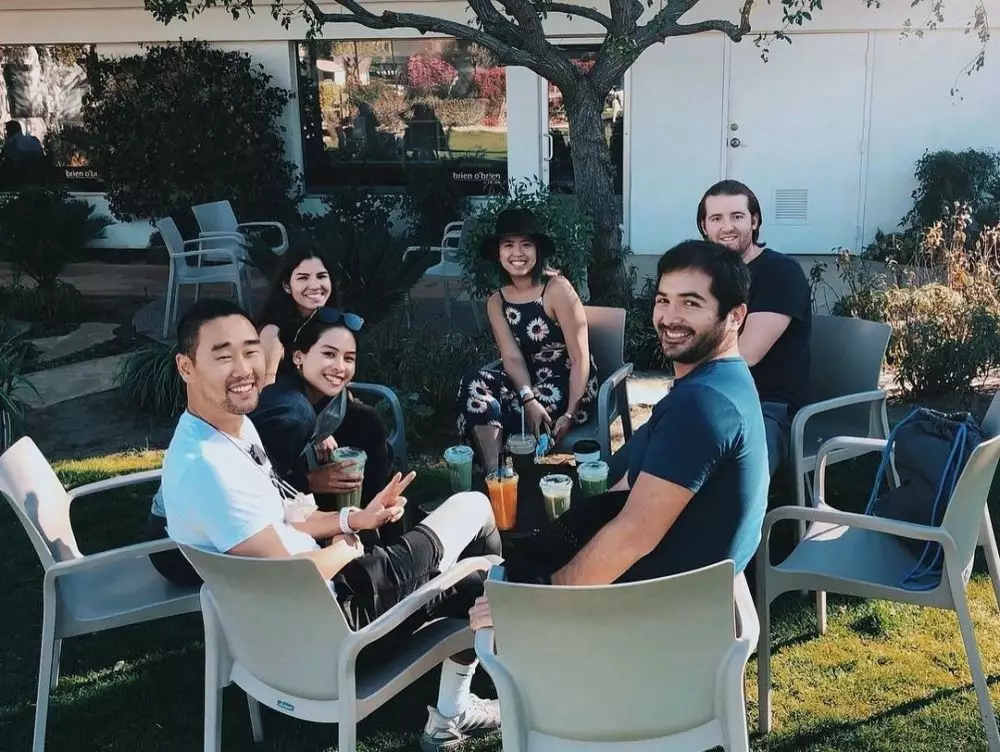 Maudy Ayunda dan teman di Amerika © Instagram