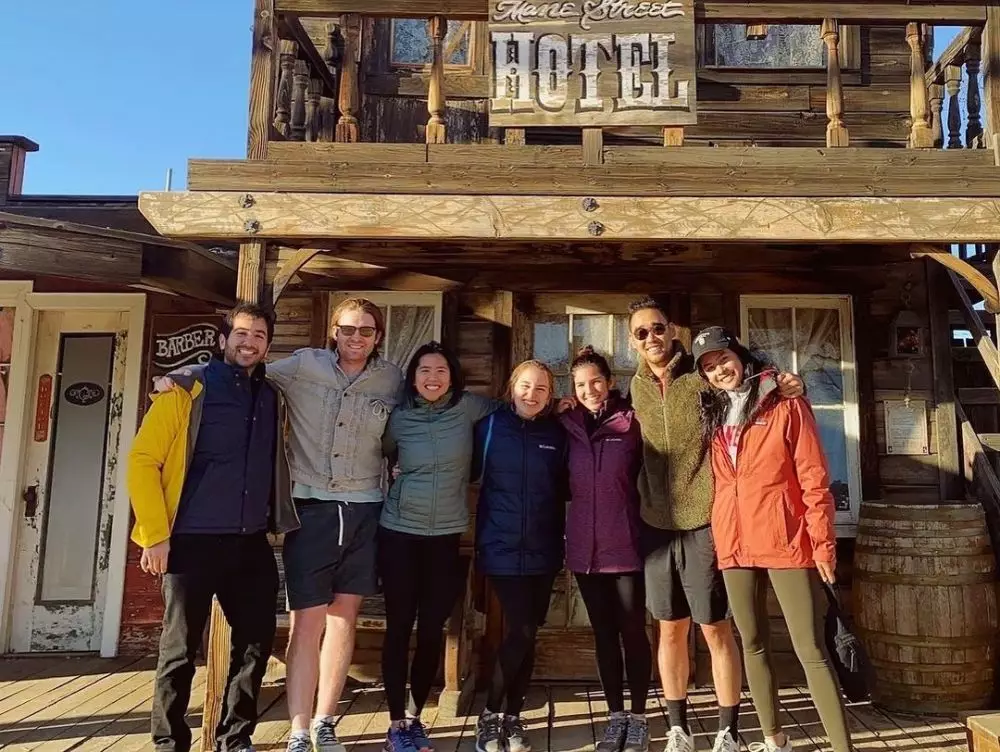 Maudy Ayunda dan teman di Amerika © Instagram