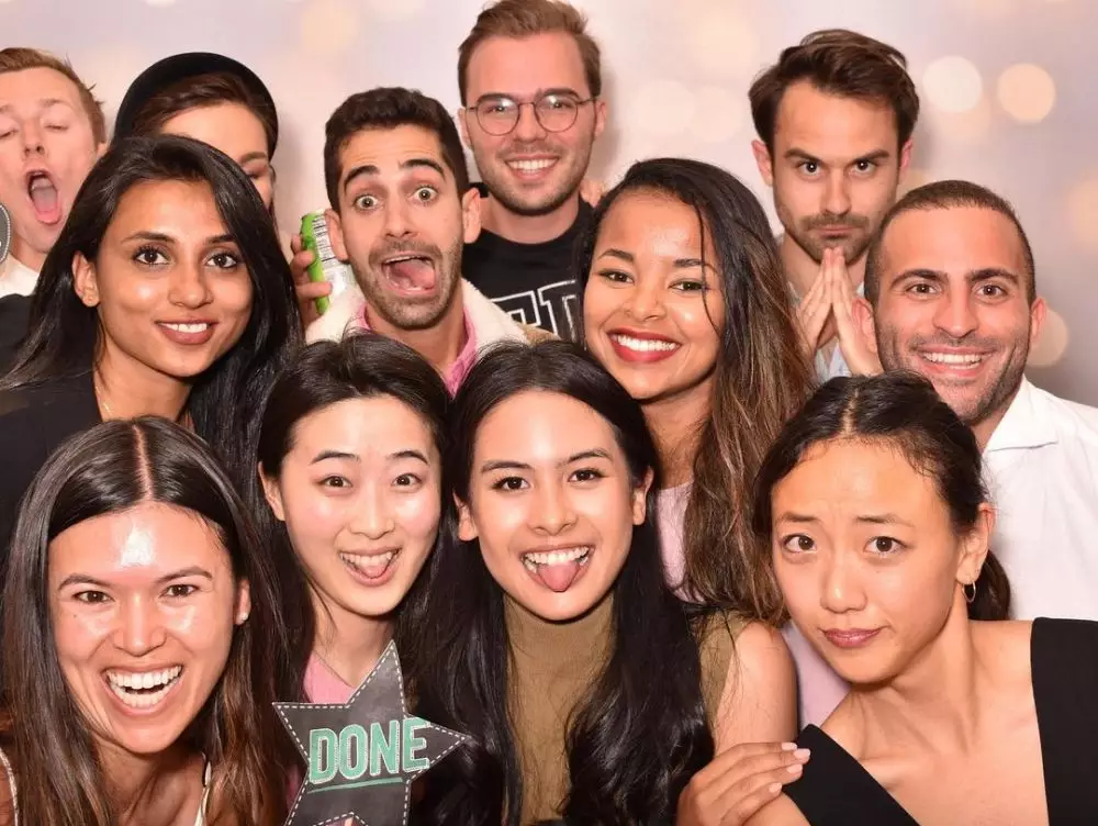 Maudy Ayunda dan teman di Amerika © Instagram