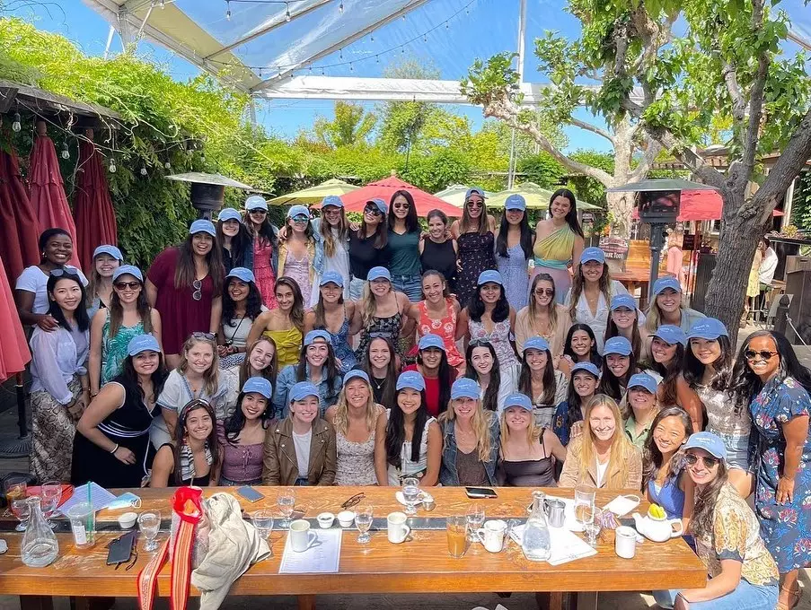 Maudy Ayunda dan teman di Amerika © Instagram