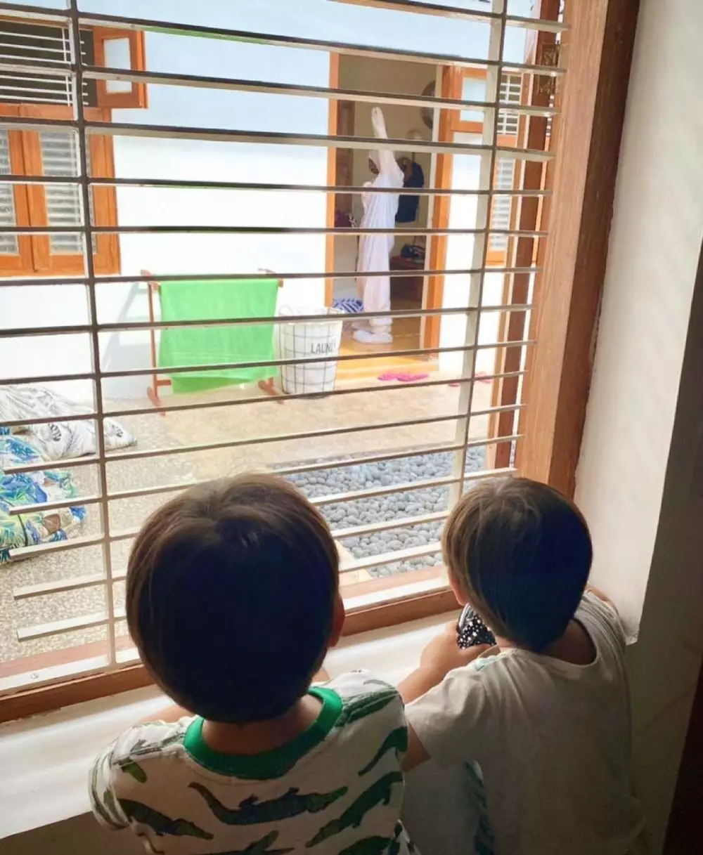 Potret Zaskia Adya Mecca rawat anak terpapar Covid-19 © Instagram