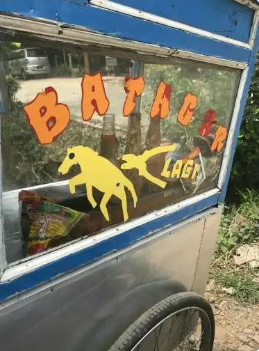 Tulisan lucu di gerobak batagor © berbagai sumber