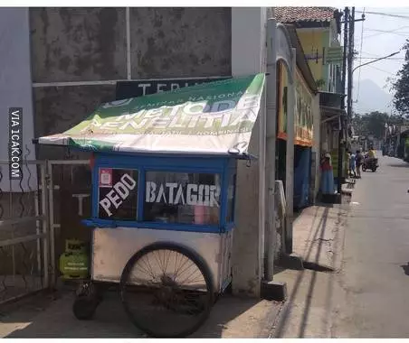 Tulisan lucu di gerobak batagor © berbagai sumber