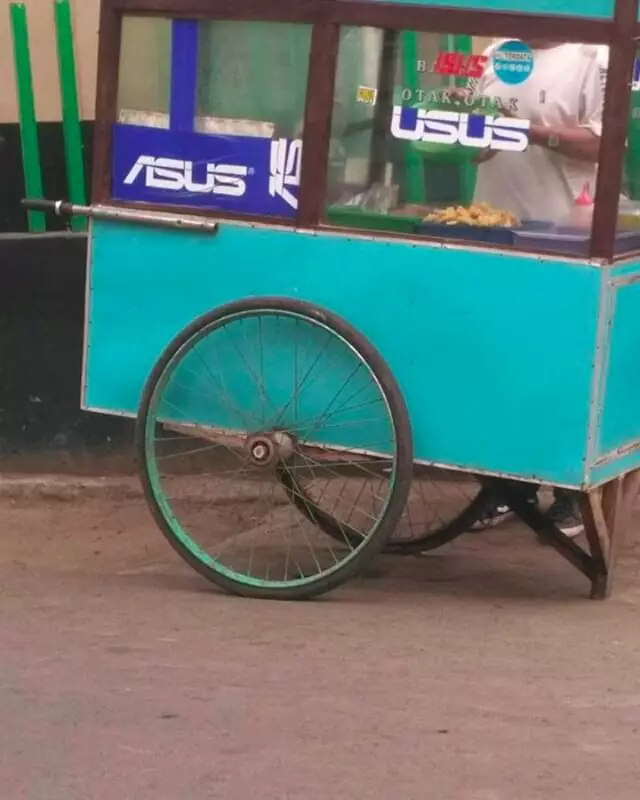 Tulisan lucu di gerobak batagor © berbagai sumber