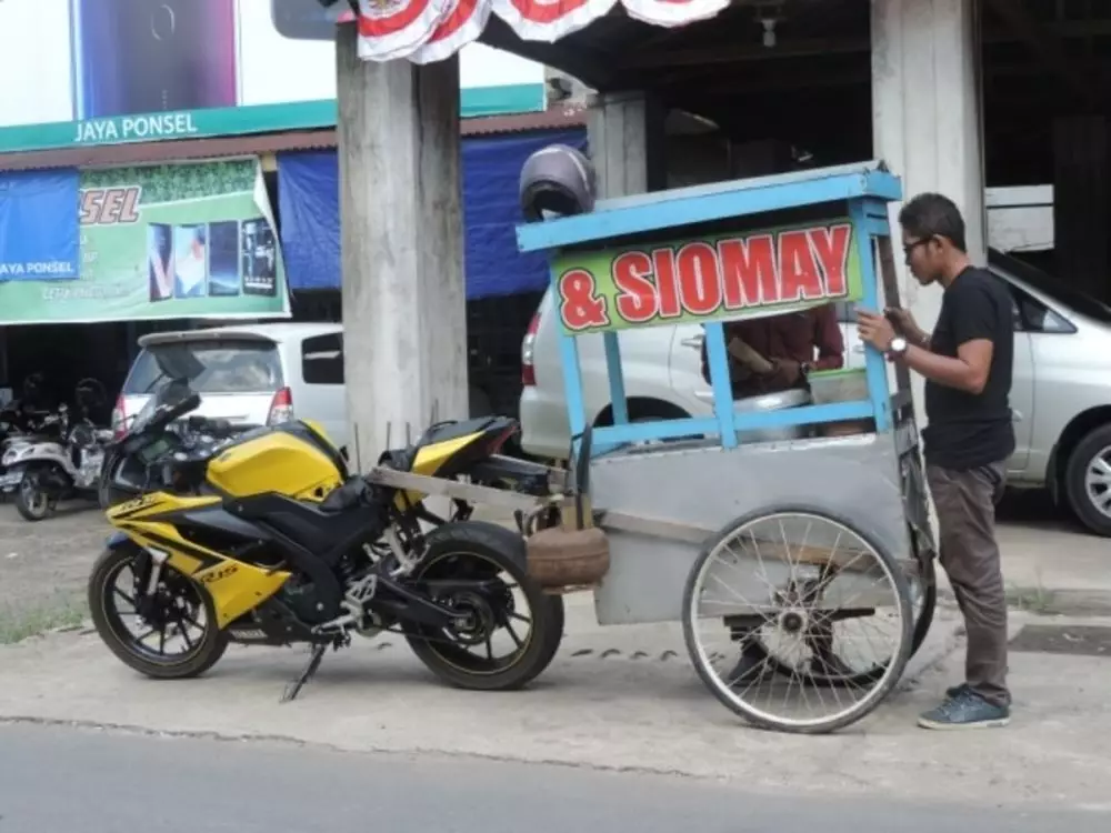 Tulisan lucu di gerobak batagor © berbagai sumber
