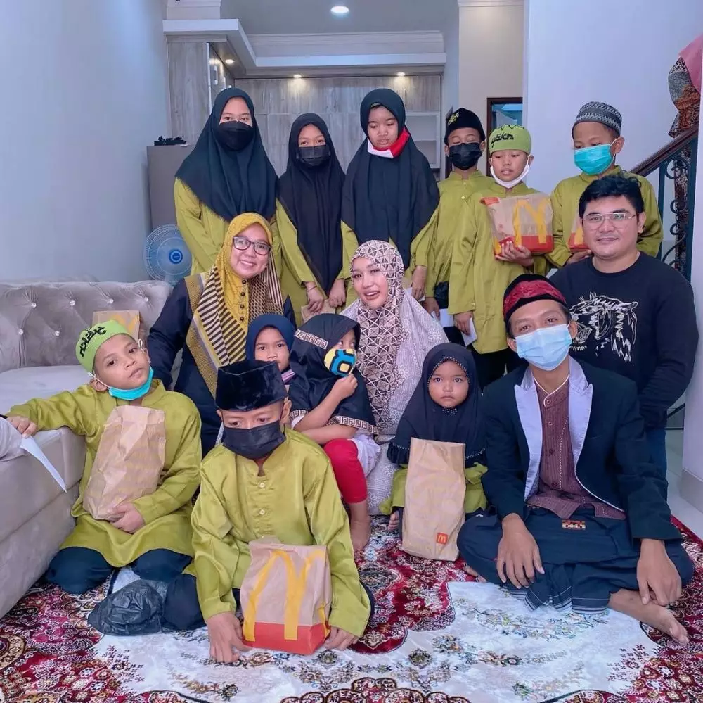 ulang tahun Lucinta Luna ke-32 © 2021 brilio.net Instagram ulang tahun Lucinta Luna ke-32 © 2021 brilio.net Instagram