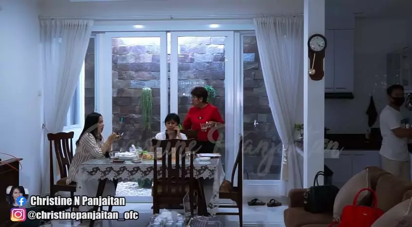potret rumah masa kecil christine panjaitan © YouTube