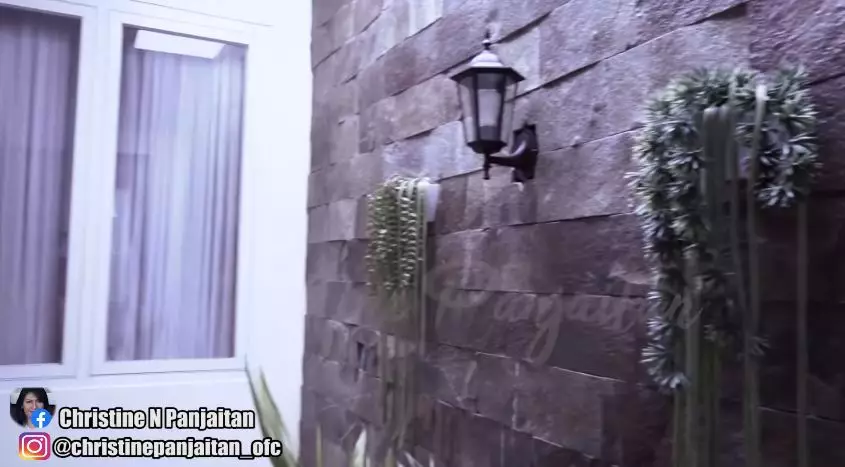 potret rumah masa kecil christine panjaitan © YouTube