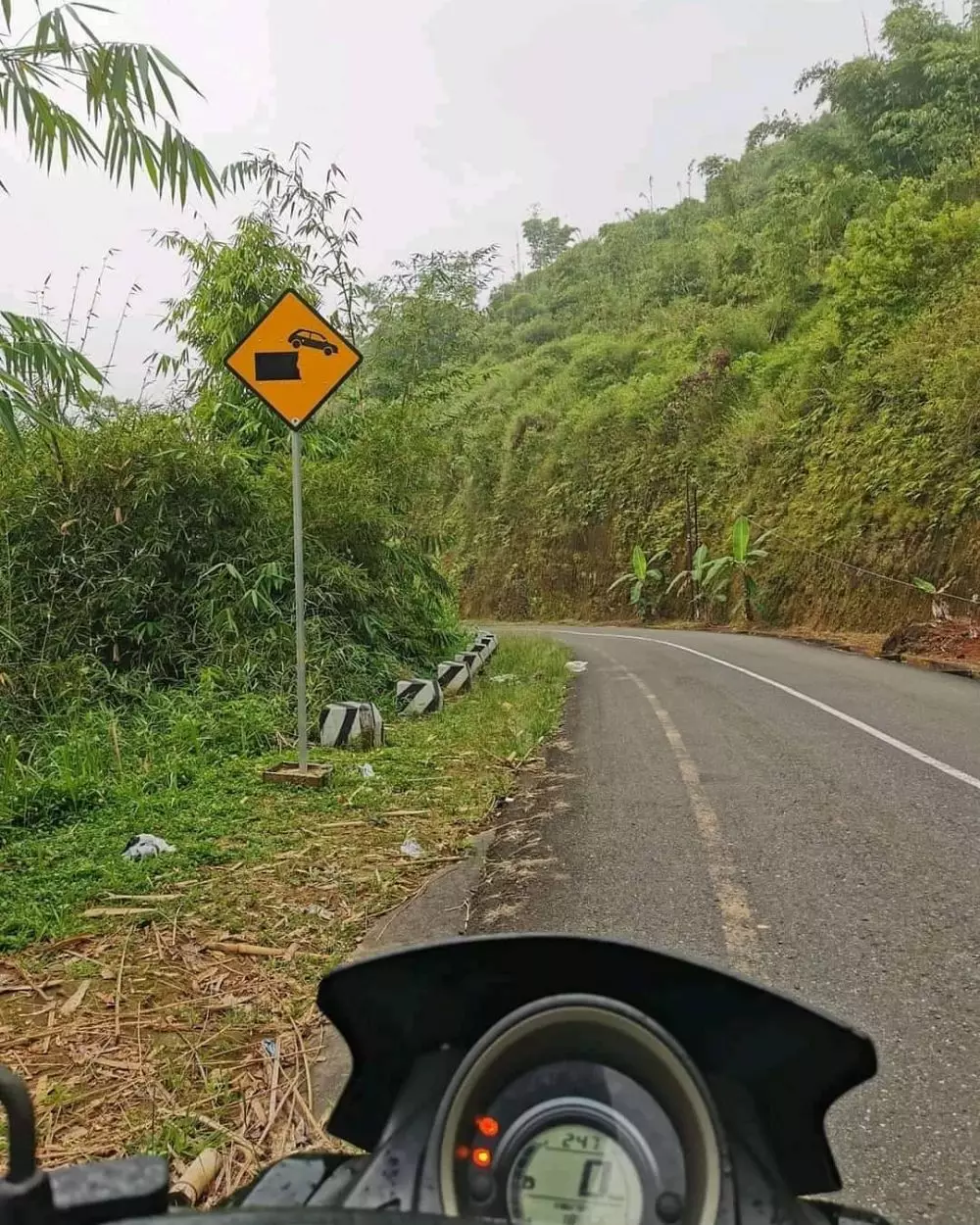 tanda peringatan di tempat umum © 2021 berbagai sumber