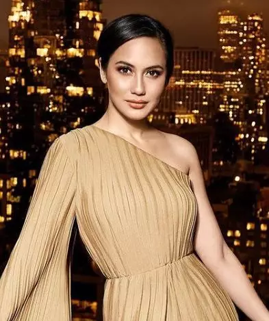 Pevita Pearce dengan make up © Instagram/@pevpearce