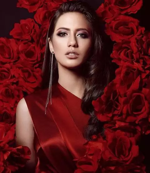 Pevita Pearce dengan make up © Instagram/@pevpearce