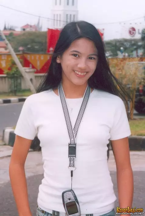 Potret lawas pemain sinetron Bunga di Tepi Jalan dari berbagai sumber