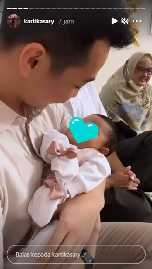 momen akikah anak kartika sary © 2021 Instagram momen akikah anak kartika sary © 2021 Instagram