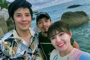 Go public, ini 9 momen mesra Via Vallen dan Chevra Papinka