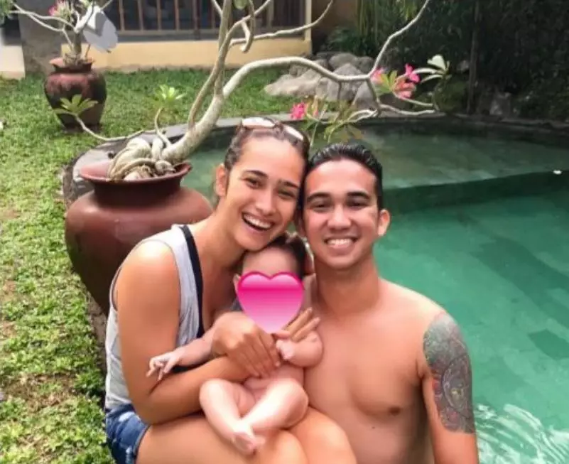 kolam renang presenter cantik © Instagram