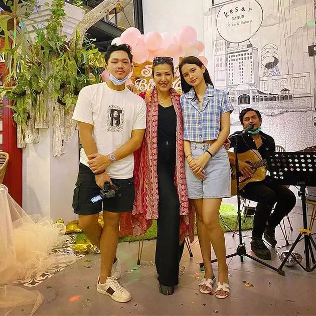 Momen ultah Sarah Menzel © 2021 brilio.net Momen ultah Sarah Menzel © 2021 brilio.net