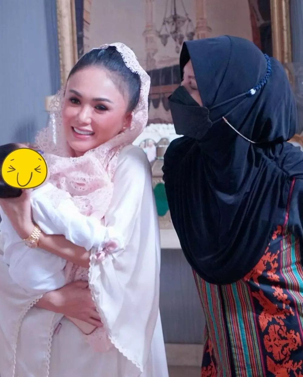 Yuni dan KD akikah Baby Kirei © Instagram Yuni dan KD akikah Baby Kirei © Instagram