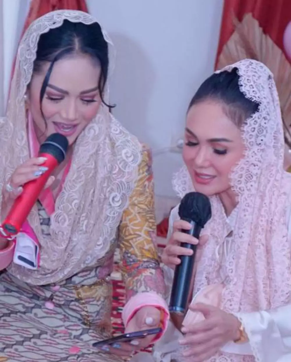 Yuni dan KD akikah Baby Kirei © Instagram Yuni dan KD akikah Baby Kirei © Instagram