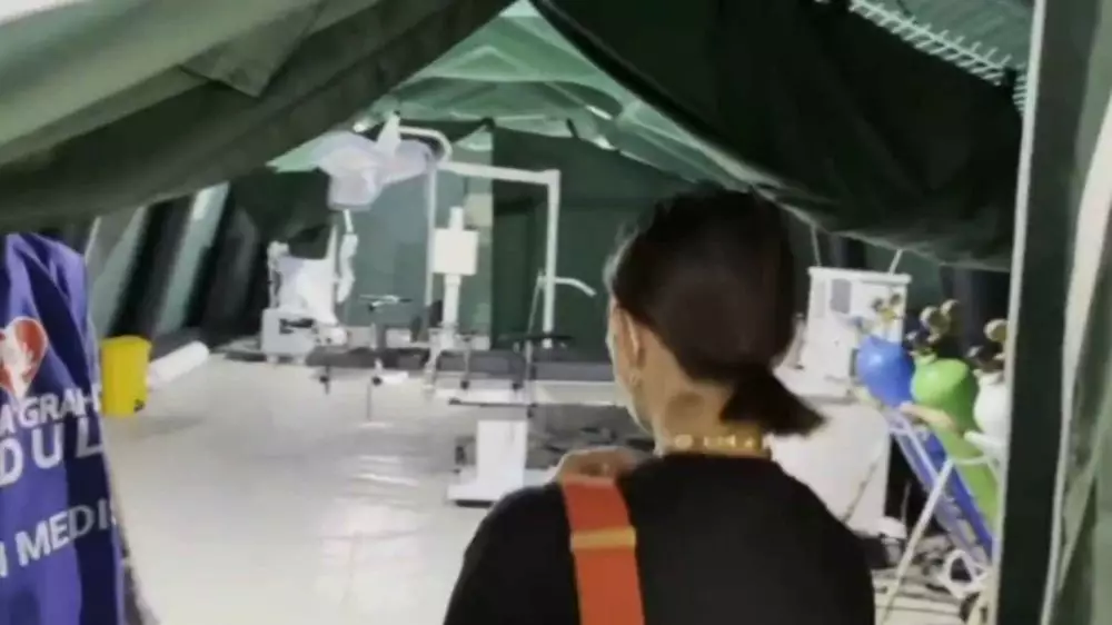 Agnez Mo buka klinik vaksin © 2021 brilio.net Agnez Mo buka klinik vaksin © 2021 brilio.net