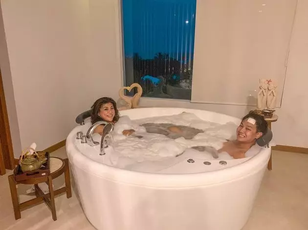 regina bulan madu kedua Berbagai sumber