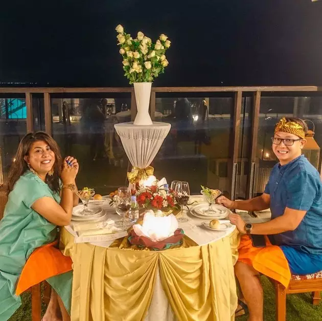 regina bulan madu kedua Berbagai sumber