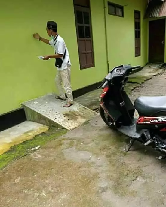 momen lucu orang bertamu absurd © 2021 instagram.com