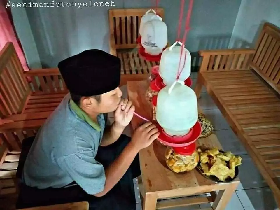 momen lucu orang bertamu absurd © 2021 instagram.com