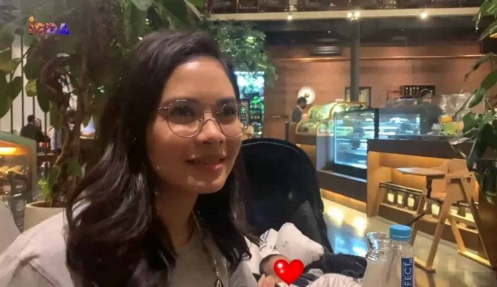 Salshadilla anak Iis Dahlia temui Nadya Mustika © 2021 brilio.net YouTube