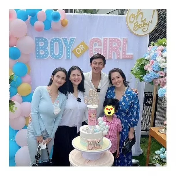 momen gender reveal anak Feli Hito © Instagram momen gender reveal anak Feli Hito © Instagram