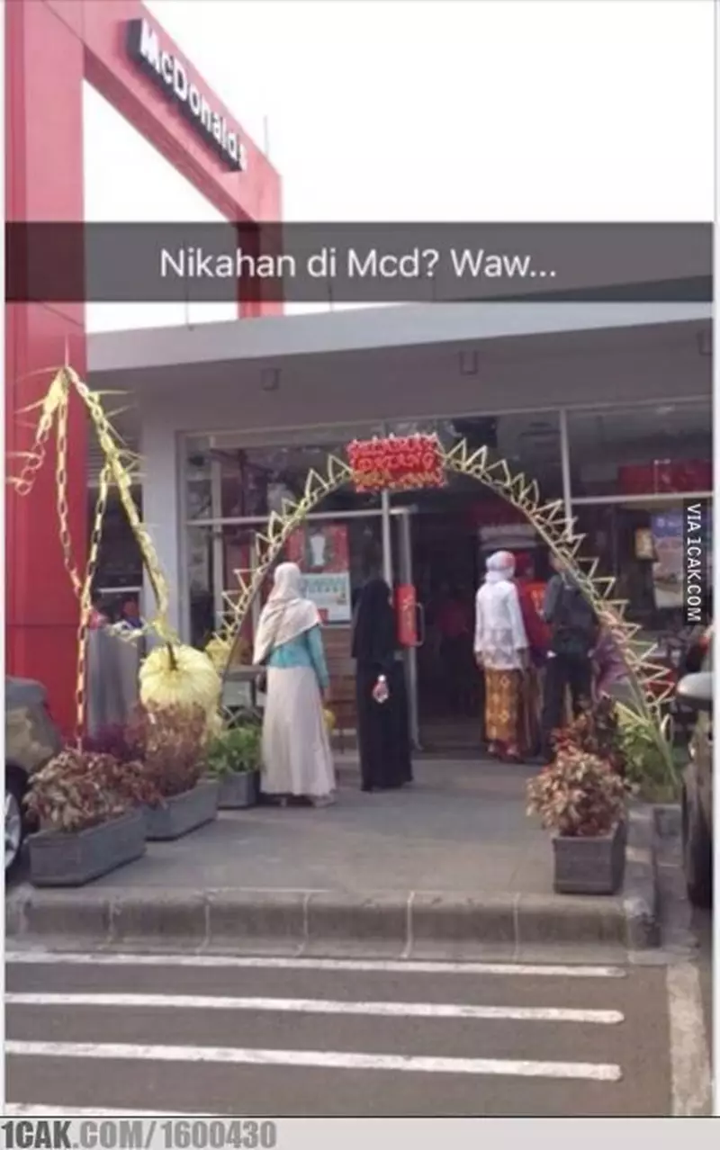 dekorasi resepsi pernikahan kocak © 2021 berbagai sumber