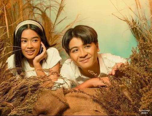 Gaya pemotretan pemeran Ria 'Dari Jendela SMP' © Instagram/@aqeelacalista Gaya pemotretan pemeran Ria 'Dari Jendela SMP' © Instagram/@aqeelacalista