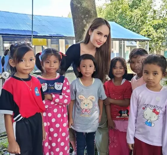 Momen Cinta Laura kunjugi sekolah yayasannya © Instagram/@claurakiehl Momen Cinta Laura kunjugi sekolah yayasannya © Instagram/@claurakiehl