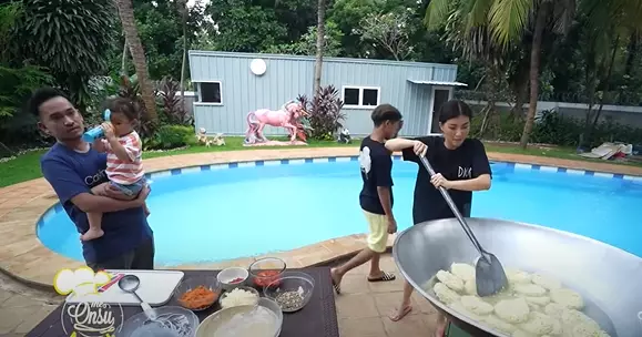 Momen Sarwendah masak besar © 2021 brilio.net Momen Sarwendah masak besar © 2021 brilio.net