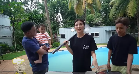 Momen Sarwendah masak besar © 2021 brilio.net Momen Sarwendah masak besar © 2021 brilio.net