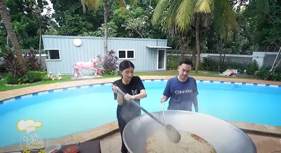 Momen Sarwendah masak besar © 2021 brilio.net Momen Sarwendah masak besar © 2021 brilio.net