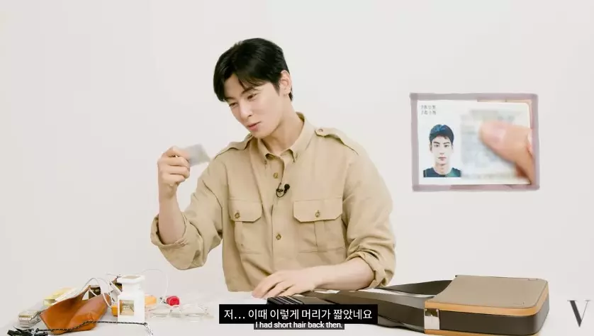 Potret isi tas Cha Eun-woo YouTube/VOGUE KOREA