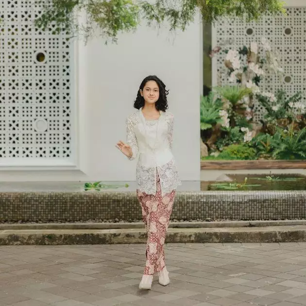 aisa maisa hadir di lamaran lesty kejora Berbagai sumber aisa maisa hadir di lamaran lesty kejora Berbagai sumber