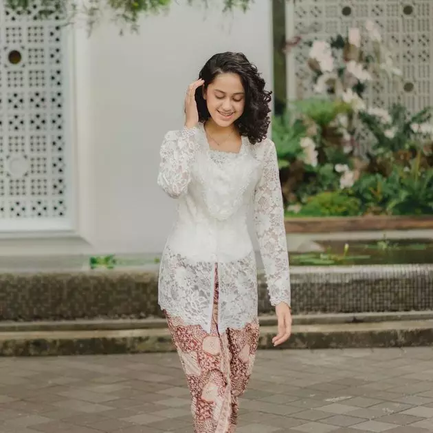 aisa maisa hadir di lamaran lesty kejora Berbagai sumber aisa maisa hadir di lamaran lesty kejora Berbagai sumber