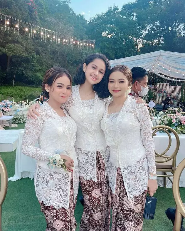 aisa maisa hadir di lamaran lesty kejora Berbagai sumber aisa maisa hadir di lamaran lesty kejora Berbagai sumber