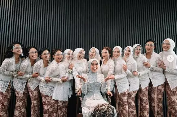 aisa maisa hadir di lamaran lesty kejora Berbagai sumber aisa maisa hadir di lamaran lesty kejora Berbagai sumber