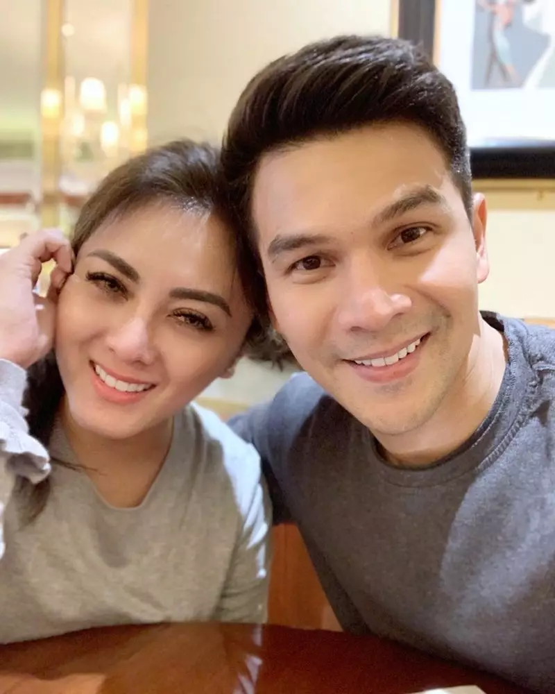 potret jonathan frizzy dan dhena devanka © instagram potret jonathan frizzy dan dhena devanka © instagram