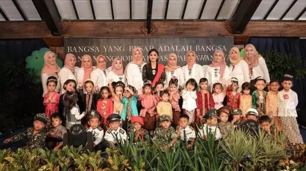 yuni shara memiliki paud dan tk Berbagai sumber