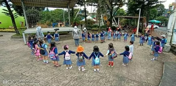 yuni shara memiliki paud dan tk Berbagai sumber